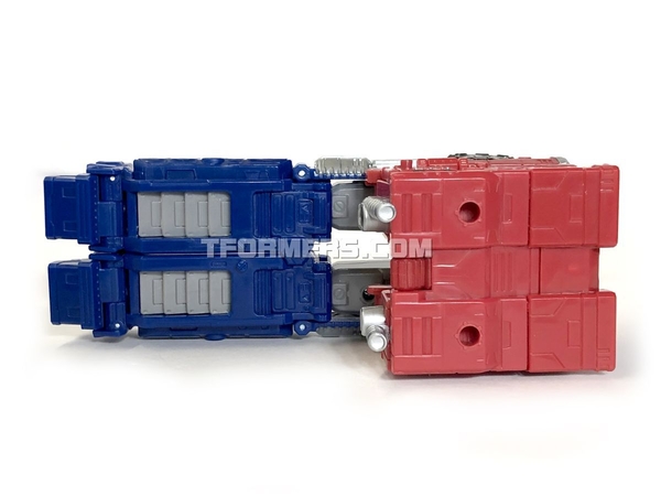 Review Siege Optimus Prime Voyager War For Cybertron  (32 of 45)